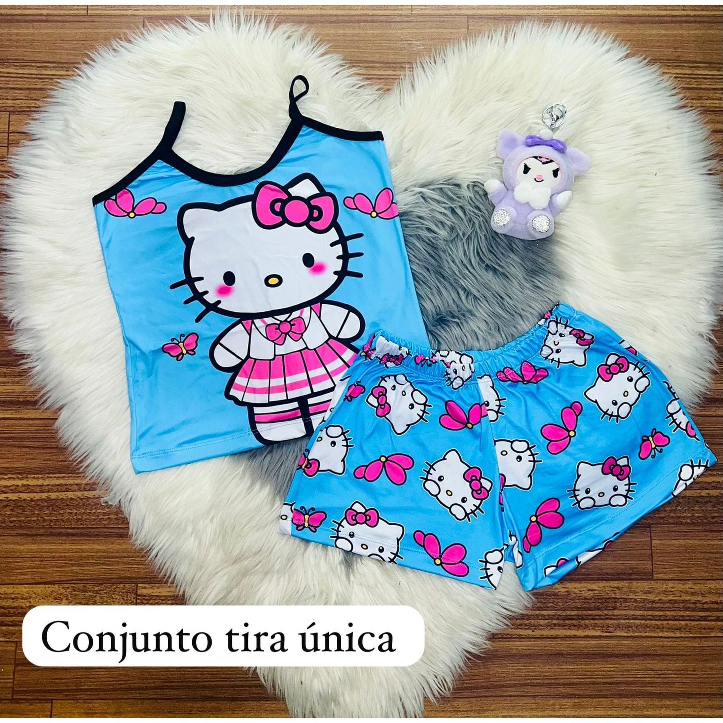 Women's pajamas, combining shorts and blouse for total comfort