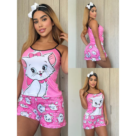 Women's pajamas, combining shorts and blouse for total comfort
