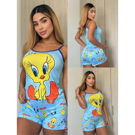 Women's pajamas, combining shorts and blouse for total comfort